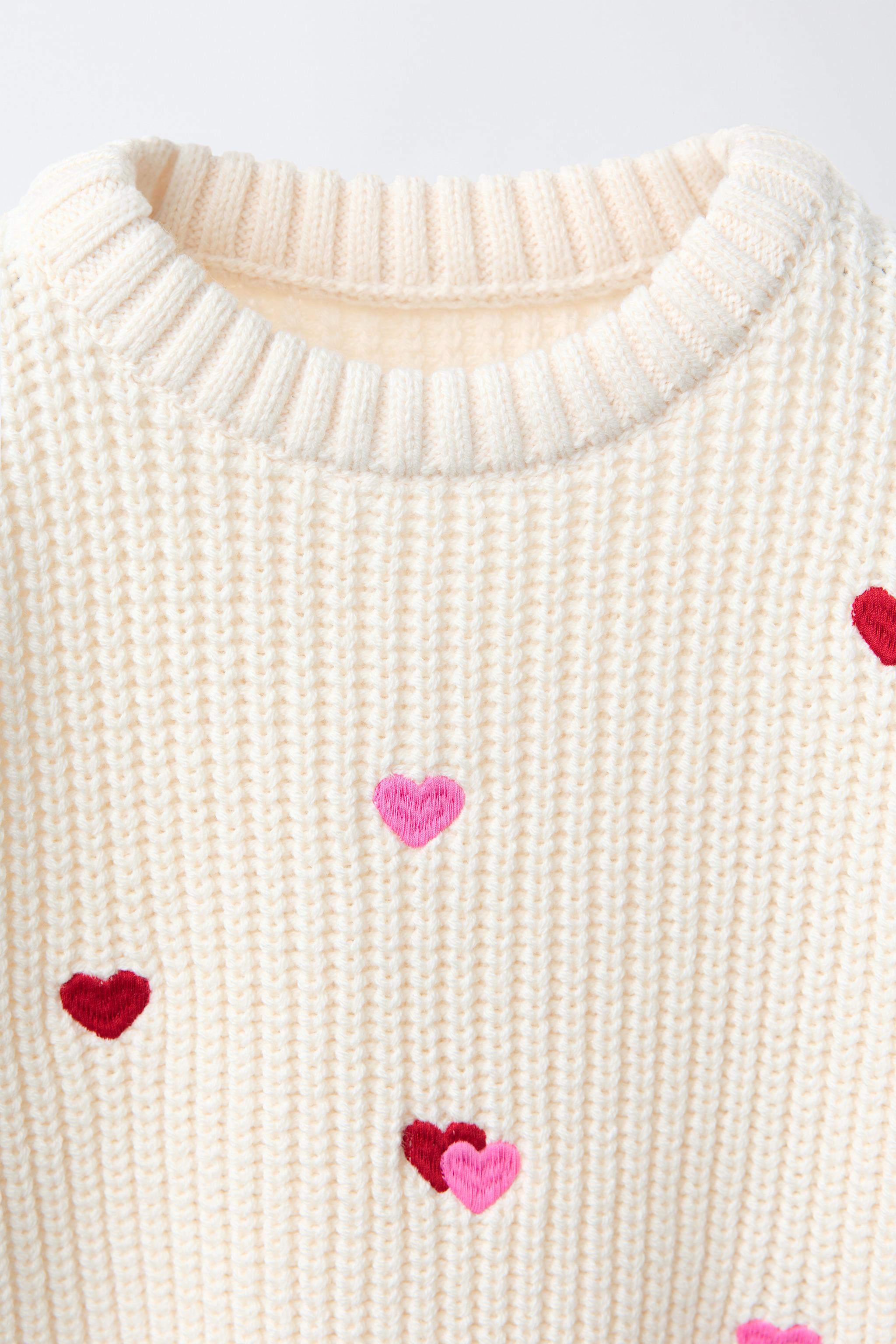 PULL EN MAILLE CŒURS BRODÉS